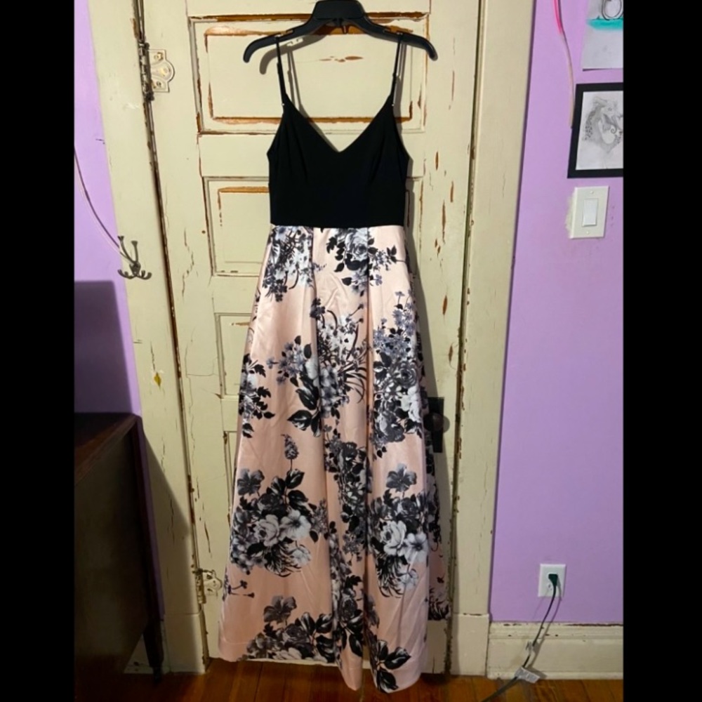 Size 3 prom dress. Never worn, has pockets.